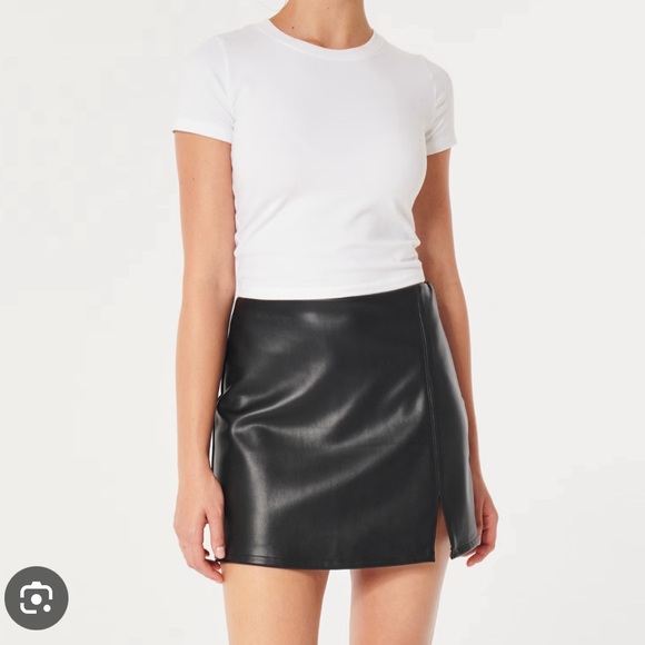 HOLLISTER brand faux leather mini skirt. Size M. NWT. - Picture 4 of 4